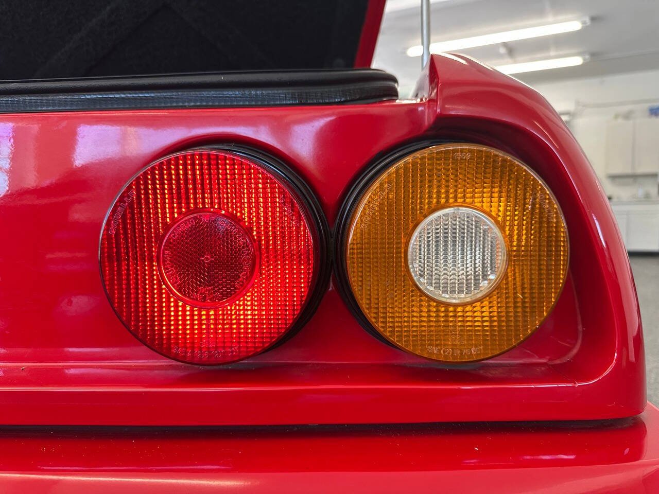 1988 Ferrari Mondial 3.2 29
