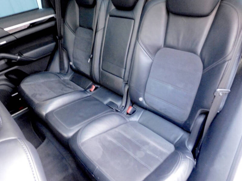 2013 Porsche Cayenne GTS