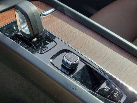 2023 Volvo XC60 B5 Plus Dark Theme