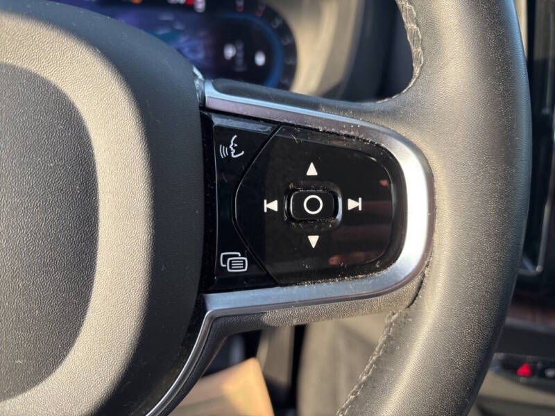 2023 Volvo XC60 B5 Plus Dark Theme