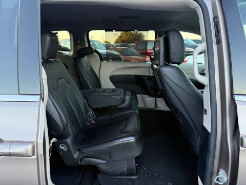 2017 Chrysler Pacifica Touring-L Plus