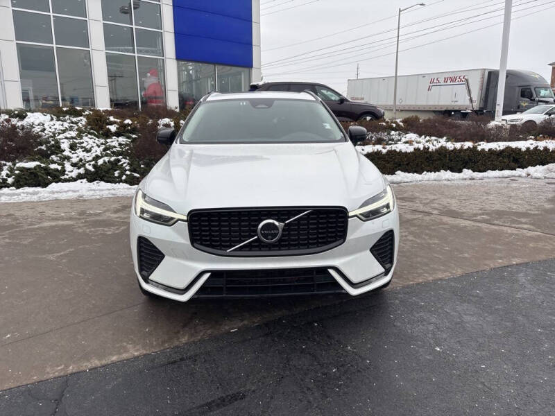 2025 Volvo XC60 B5 Plus Dark Theme