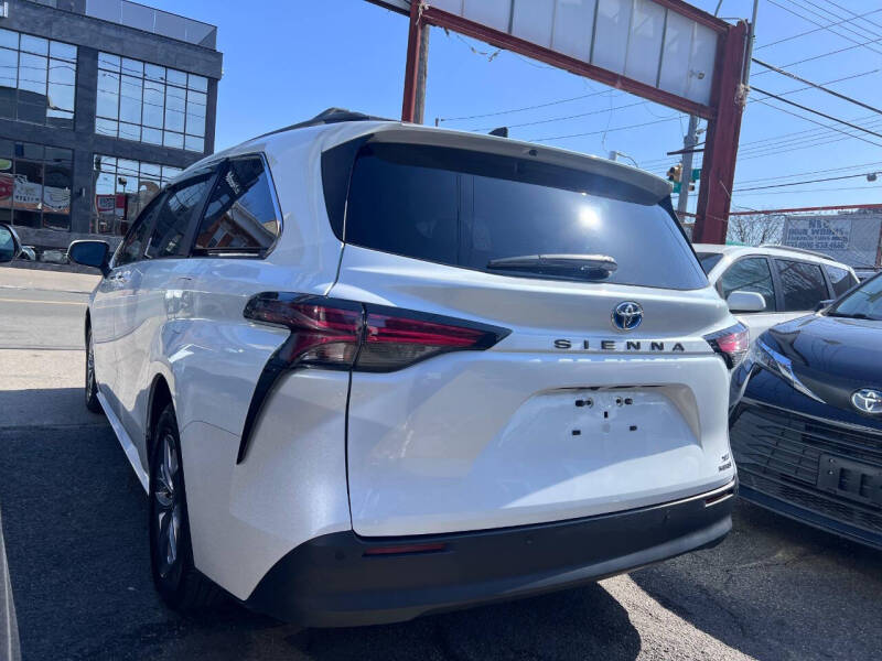 2022 Toyota Sienna XLE 7-Passenger