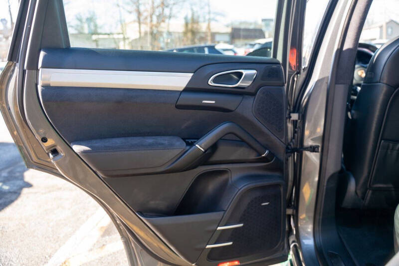 2016 Porsche Cayenne GTS