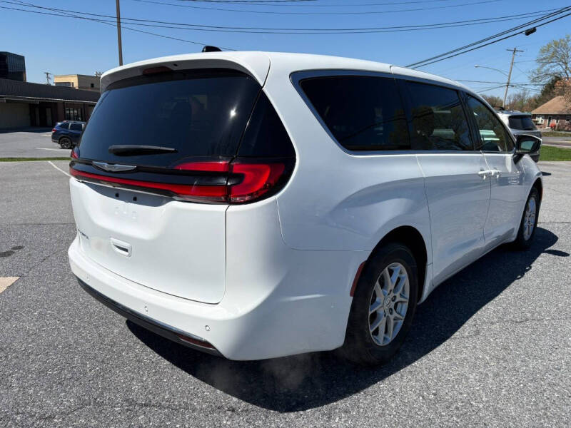 2023 Chrysler Pacifica Touring
