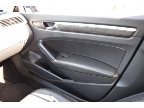 2017 Volkswagen Passat 1.8T SEL Premium