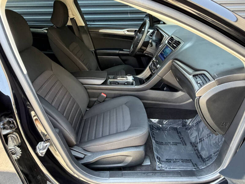 2020 Ford Fusion SE