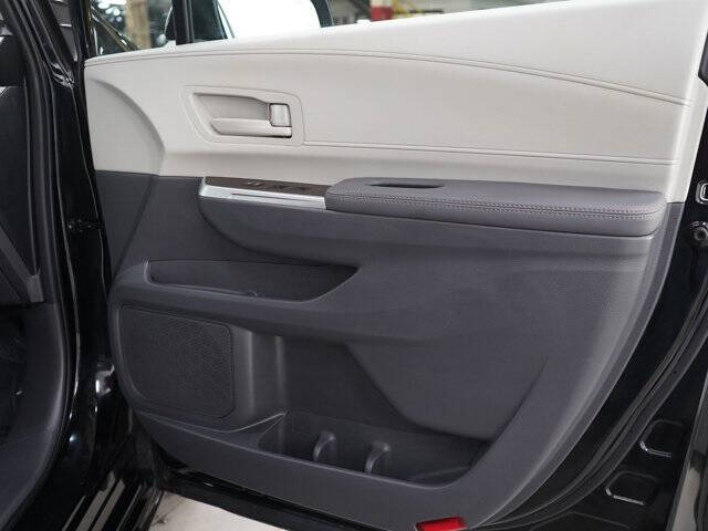 2024 Toyota Sienna LE 8-Passenger