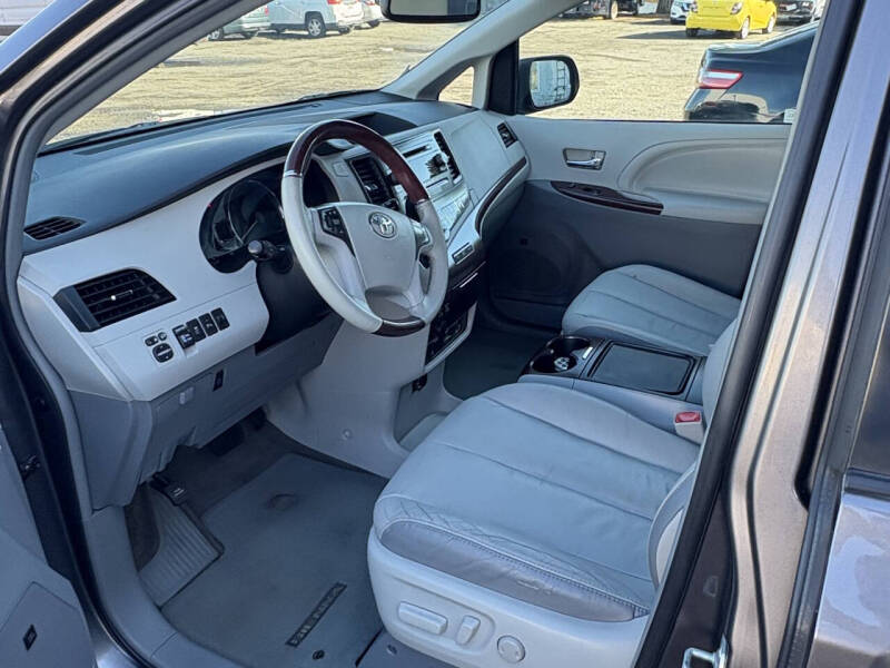 2012 Toyota Sienna