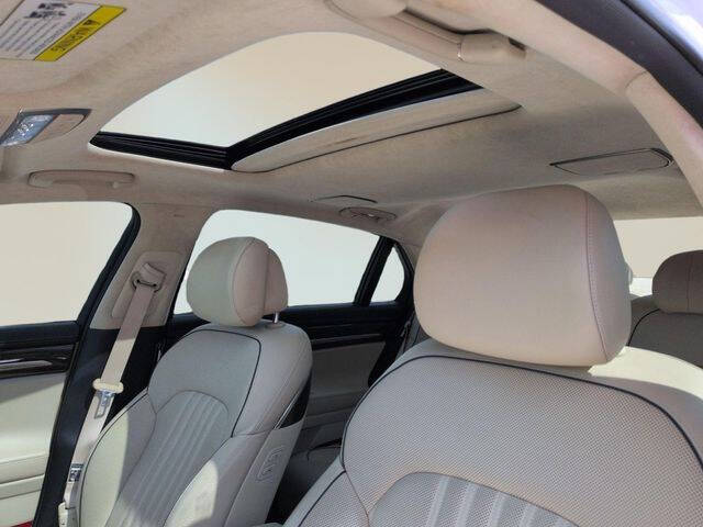 2017 Genesis G90