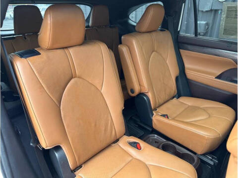 2021 Toyota Highlander Platinum