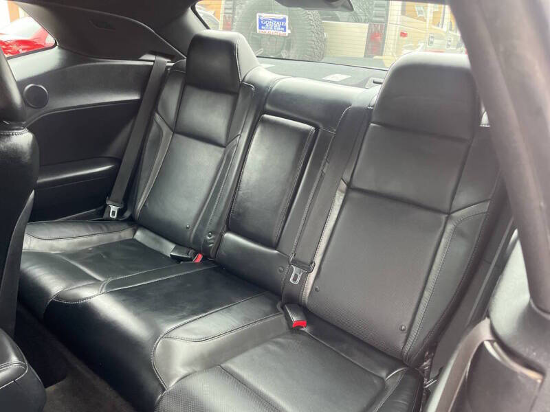 2015 Dodge Challenger SXT Plus