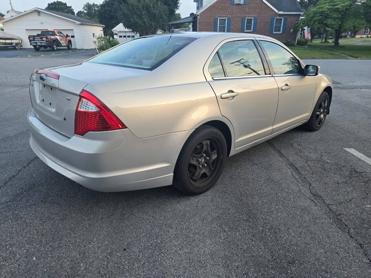 2010 Ford Fusion for sale at QUEENSGATE AUTO SALES in York, PA