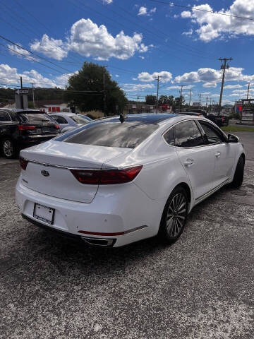 2017 Kia Cadenza Technology