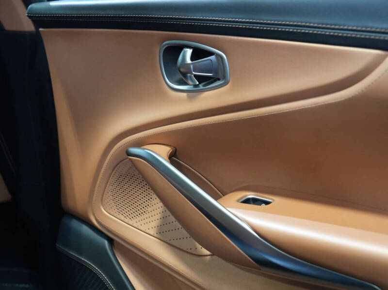 2021 Aston Martin DBX