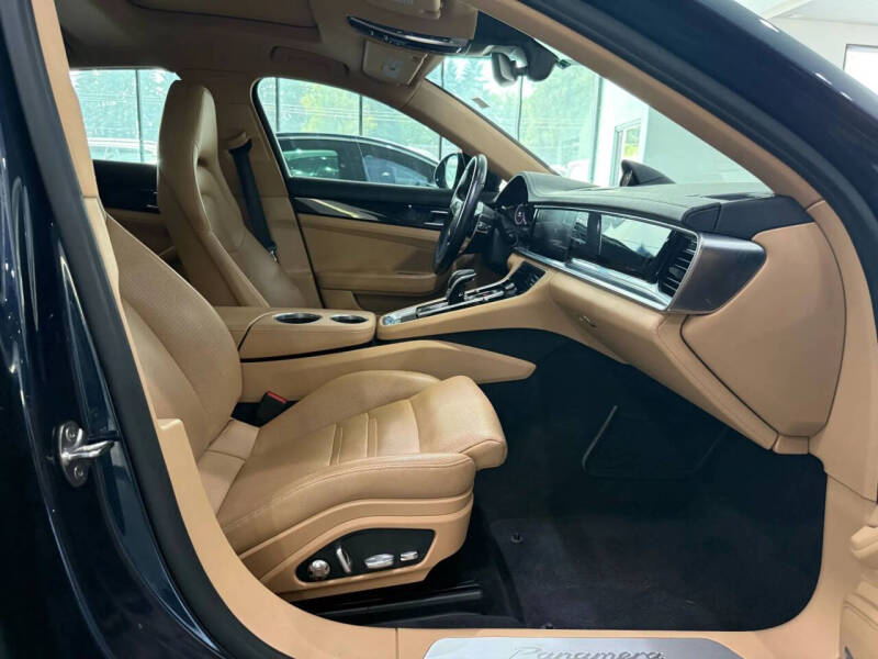 2017 Porsche Panamera