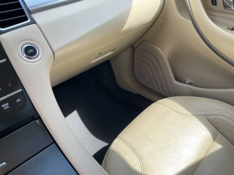 2014 Ford Taurus SEL