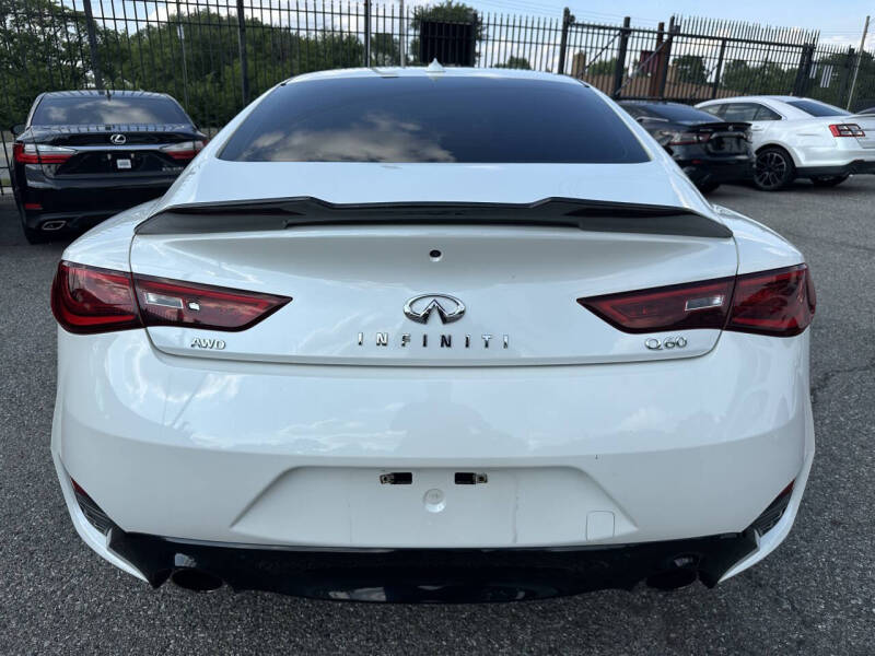 2018 Infiniti Q60 3.0t Luxe photo 3