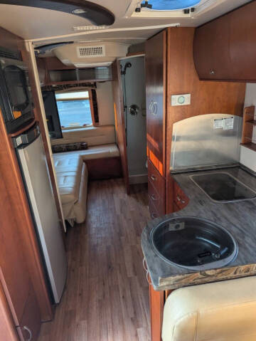 2012 Leisure Travel S24CB