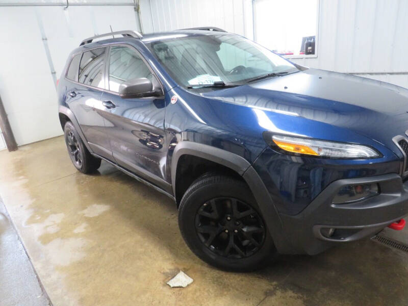 Used 2018 Jeep Cherokee Trailhawk with VIN 1C4PJMBB8JD603855 for sale in Pierre, SD