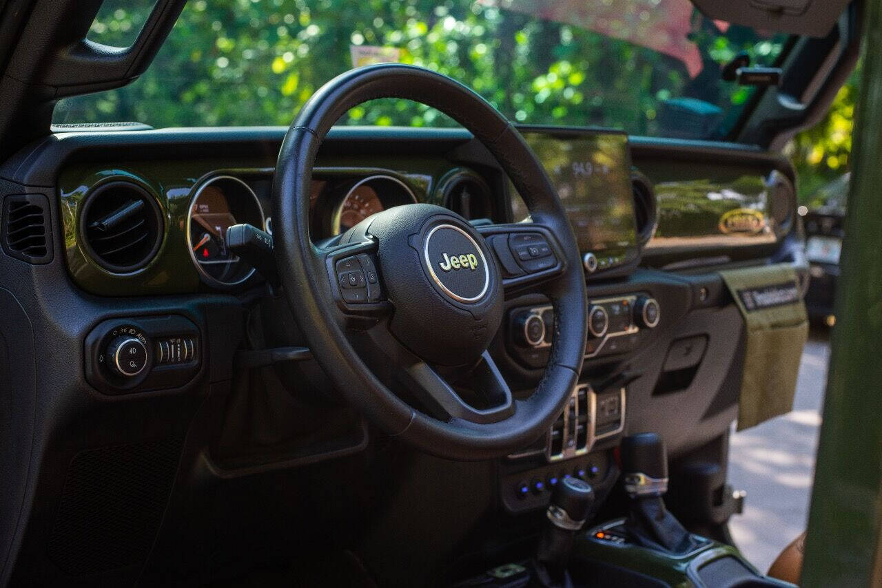 2021 JEEP Gladiator Pickup - $55,999