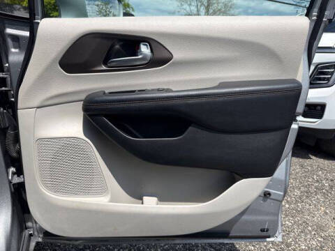 2017 Chrysler Pacifica Touring-L