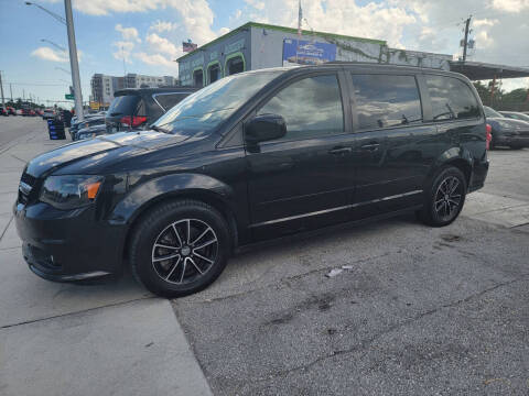 2017 Dodge Grand Caravan for sale at INTERNATIONAL AUTO BROKERS INC in Hollywood FL