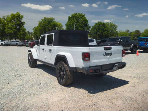 2025 Jeep Gladiator NightHawk
