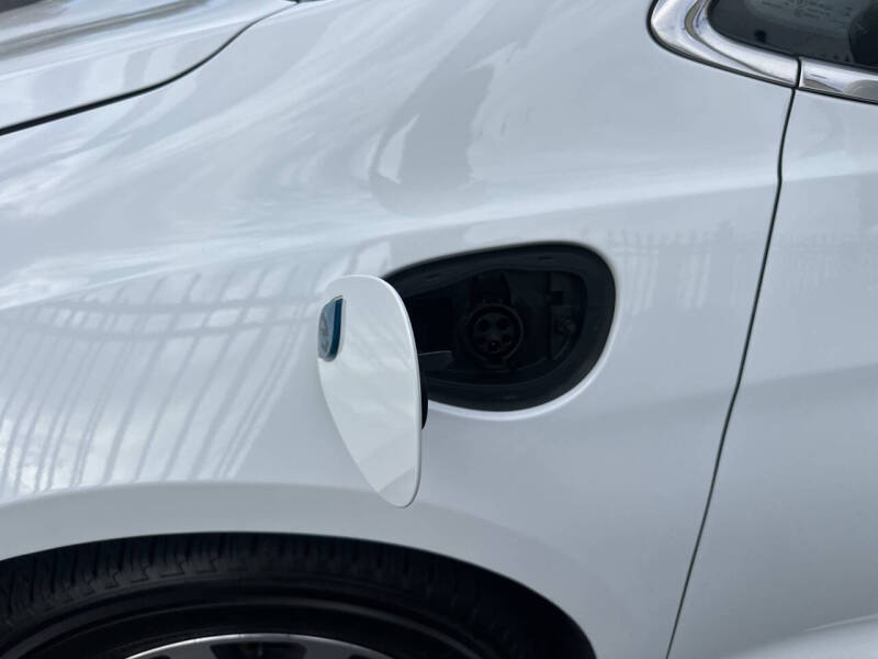 2023 Chrysler Pacifica Plug-In Hybrid Touring L