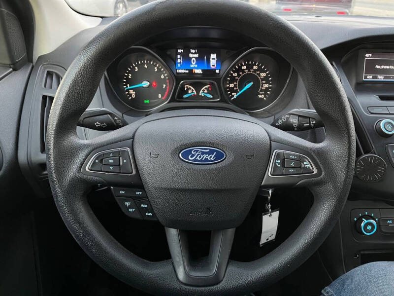 2015 Ford Focus SE photo 22