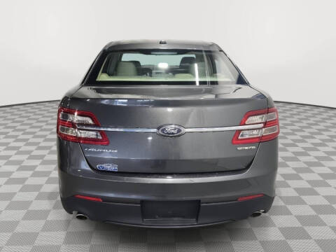 2016 Ford Taurus SE