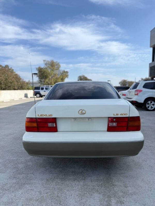 1997 Lexus LS 400 Coach