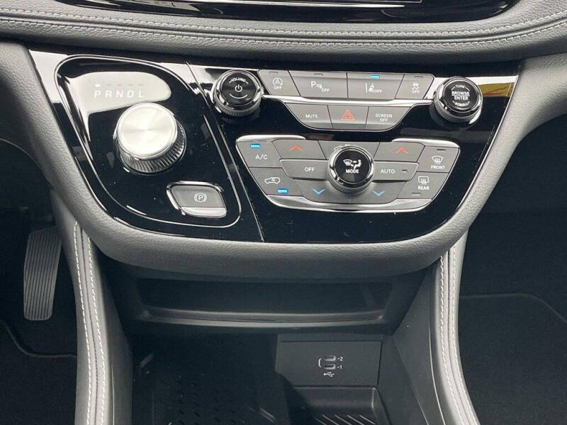 2027 Chrysler Pacifica Limited