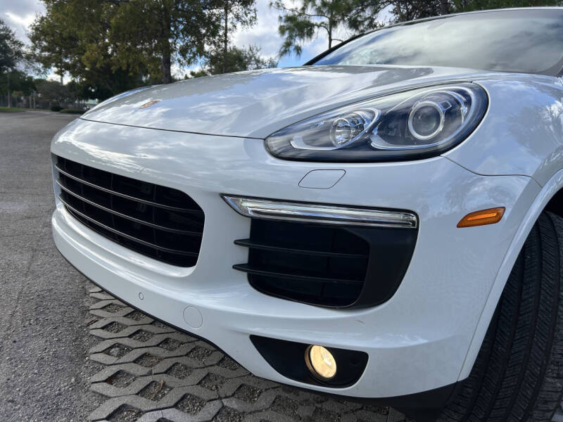 2017 Porsche Cayenne Platinum Edition