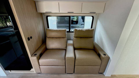 2026 Winnebago Thrive