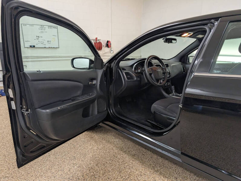 2013 Chrysler 200 LX