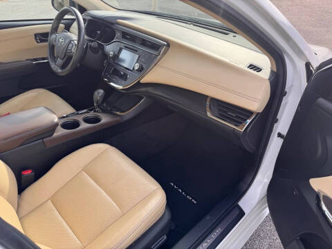 2017 Toyota Avalon XLE