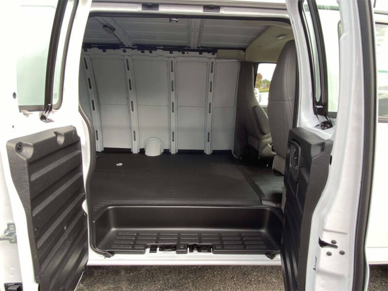 2025 Chevrolet Express 3500