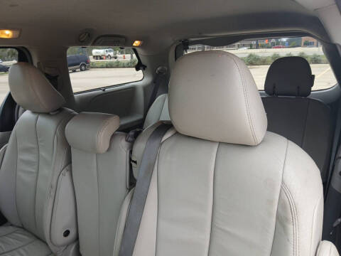 2014 Toyota Sienna XLE 8-Passenger