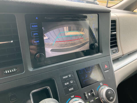 2017 Toyota Sienna LE 7-Passenger