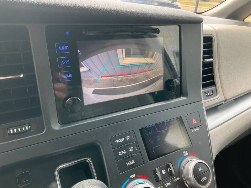 2017 Toyota Sienna LE 7-Passenger