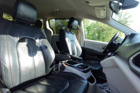 2017 Chrysler Pacifica Touring-L Plus
