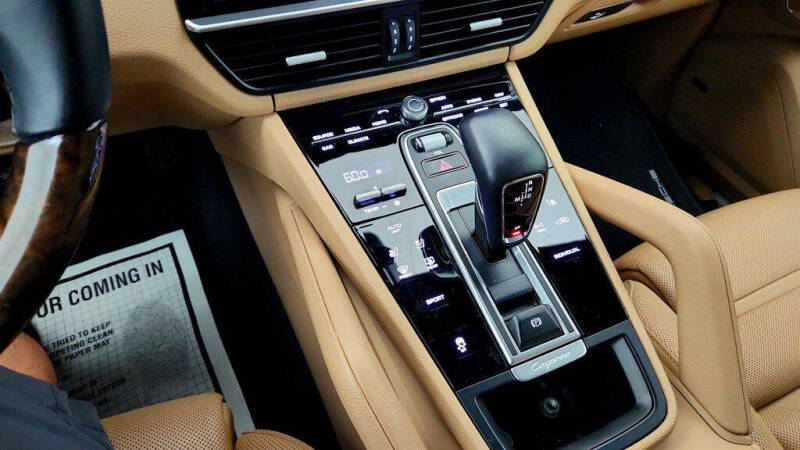 2023 Porsche Cayenne Platinum Edition