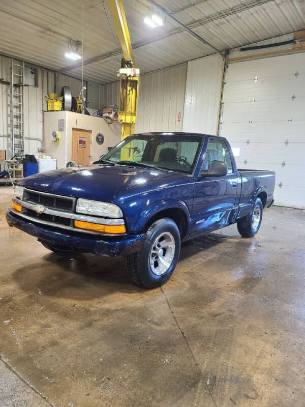 2002 Chevrolet S-10 for sale at WESTSIDE GARAGE LLC in Keokuk IA