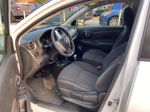 2017 Nissan Versa 1.6 SV