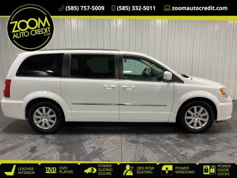 2014 Chrysler Town and Country for sale at ZoomAutoCredit.com in Elba NY