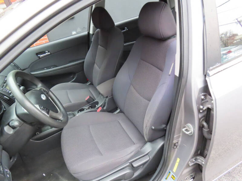 2011 Hyundai Elantra Touring SE photo 19