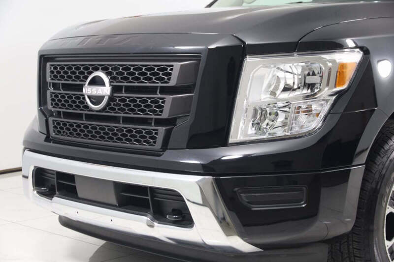 2023 Nissan Titan SV