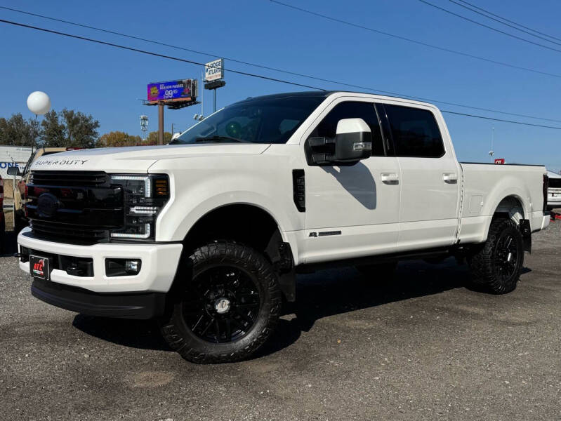 2017 Ford F-350 Super Duty Lariat photo 2