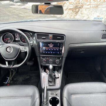 2019 Volkswagen Golf SE